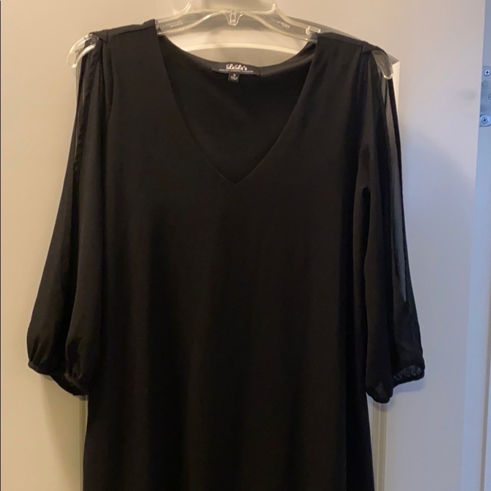 LuLu’s black sheath dress